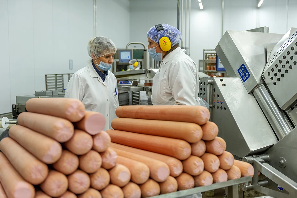 В Москве продукты питания выпускают более 200 предприятий, среди них 24 производителя специализируются на изготовлении мясной продукции