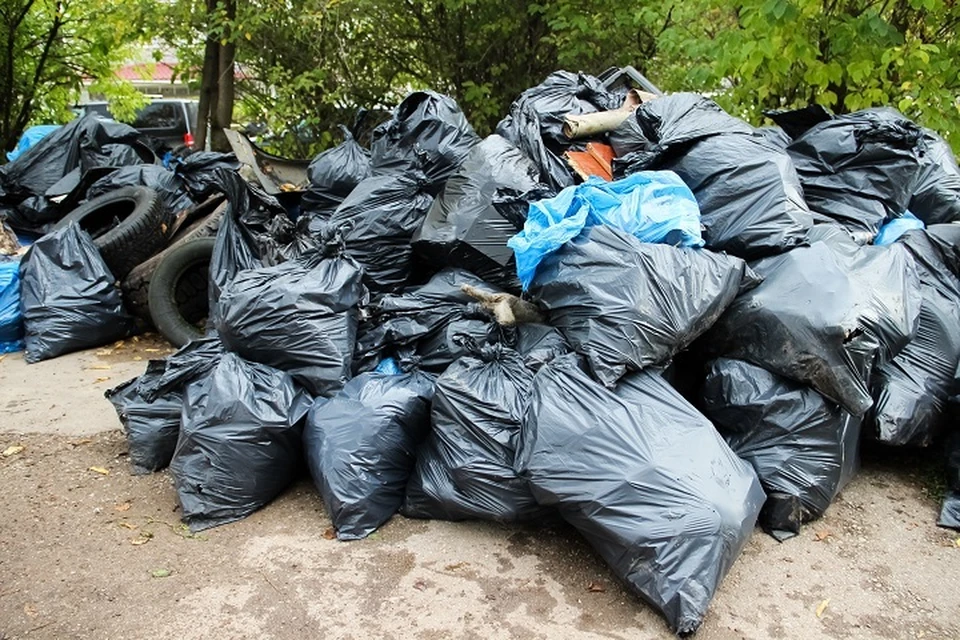 Больше 200 мешков мусора и 50 кубометров песка убрали с дорог Хабаровска