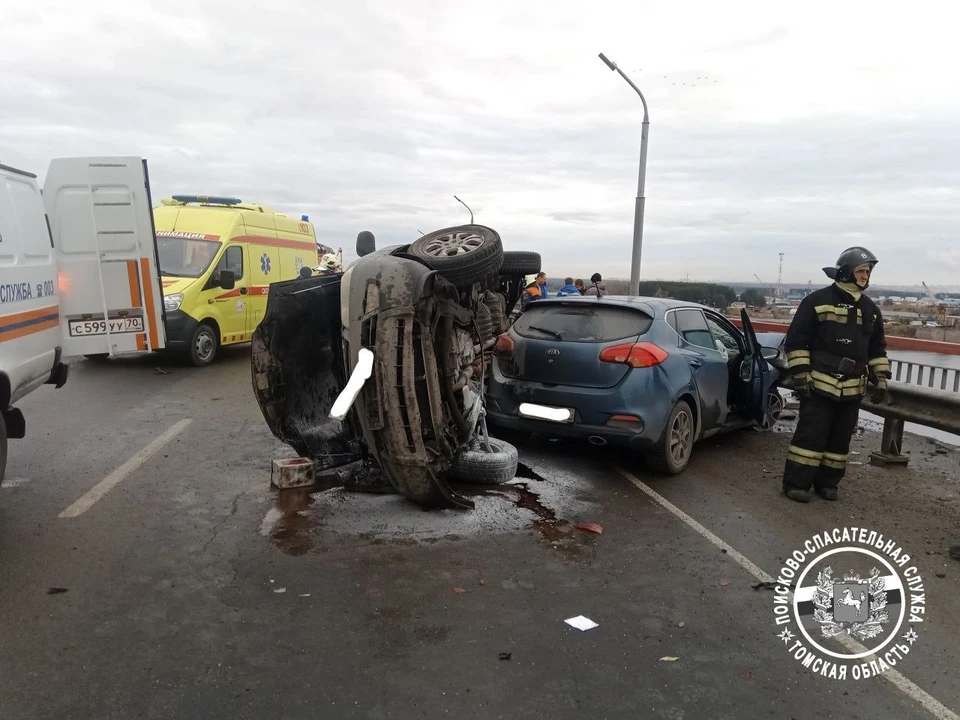 Три человека пострадали в аварии на Новом мосту в Томске.