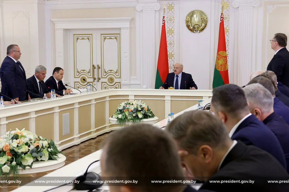 Лукашенко отреагировал на шокирующие зарплаты глав торговых сетей. Фото: пресс-служба президента