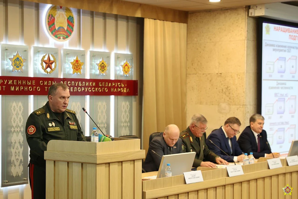 Глава Минобороны Белоруссии Виктор Хренин заявил о формировании ударных группировок в соседних странах НАТО. Фото: пресс-служба Минобороны Белоруссии.