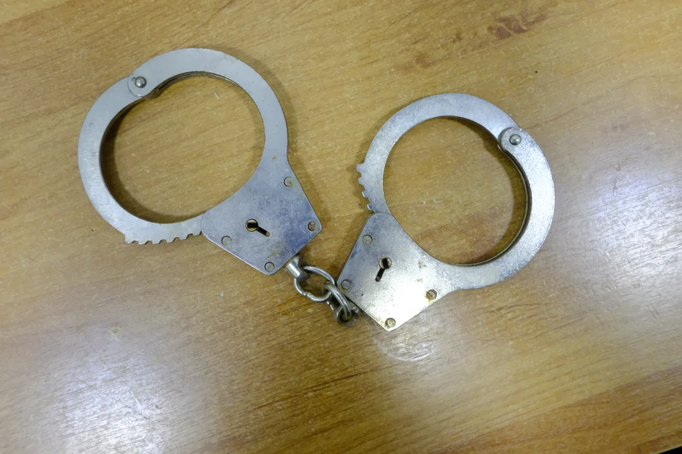 Молодого иностранца поймали на закладке наркотиков.