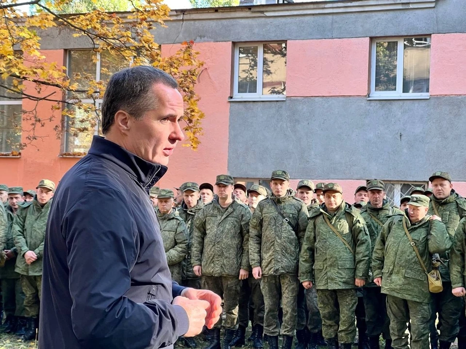 Вячеслав Гладков проверил укомплектованность белгородских мобилизованных в воинской части.