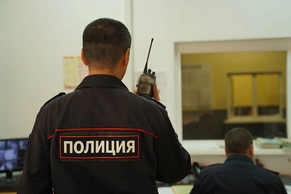 На место выехал расчет кинологов