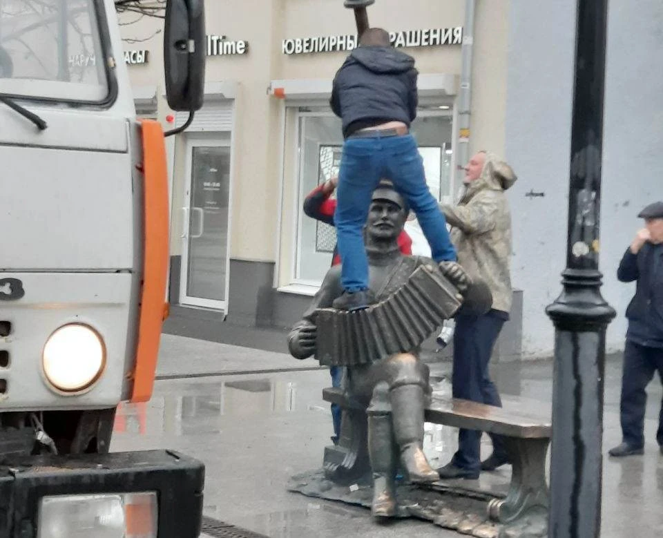 фото: телеграм-канал "Открылось/Закрылось"