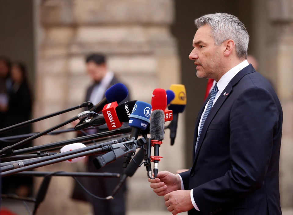 Власти Австрии заявили, что не могут справиться с притоком беженцев из ...