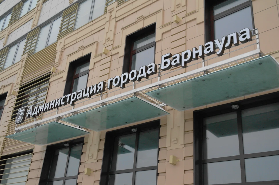 Николай Долженко руководил комитетом по эксплуатации дорог, благоустройству, транспорту и связи