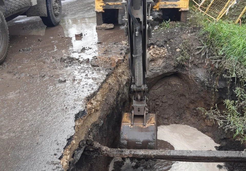 На месте работают специалисты водоканала