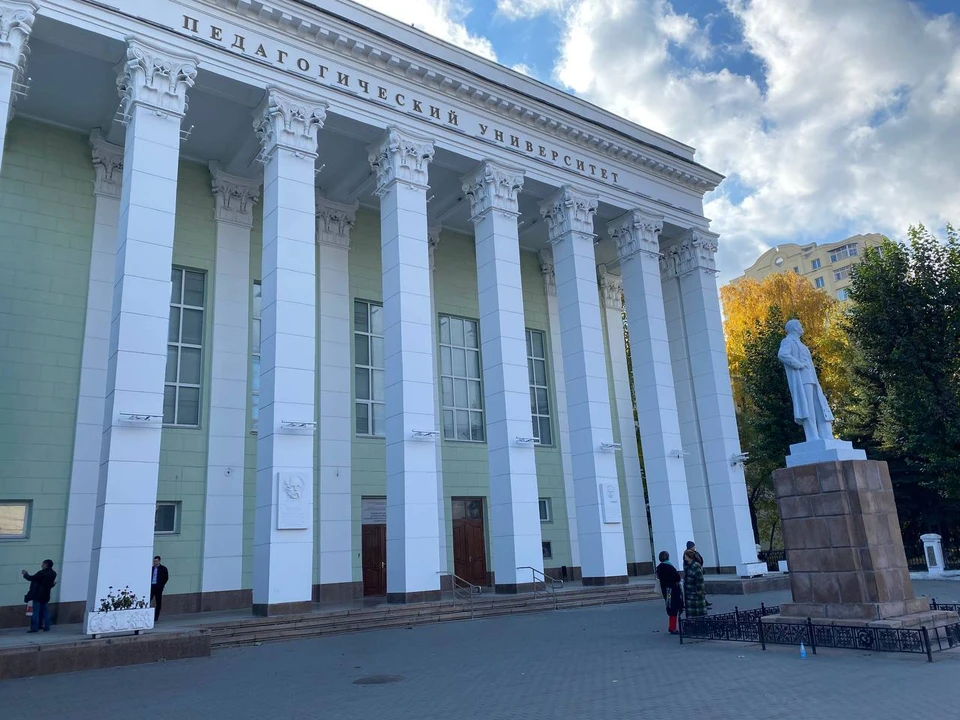 Студенты разошлись по домам