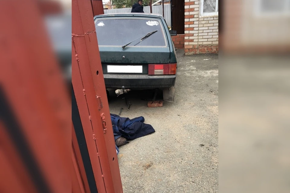 67-летний пенсионер ремонтировал автомобиль во дворе собственного дома