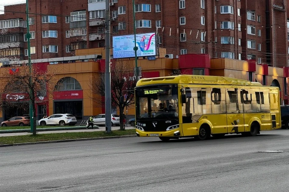На маршруте работают семь автобусов