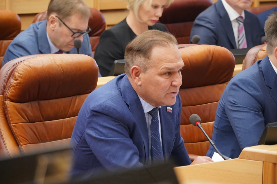 Ряд социальных законопроектов принят на сессии ЗакСобрания.