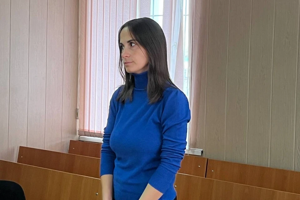 Анна Головач сейчас работает в школе учителем истории и права.