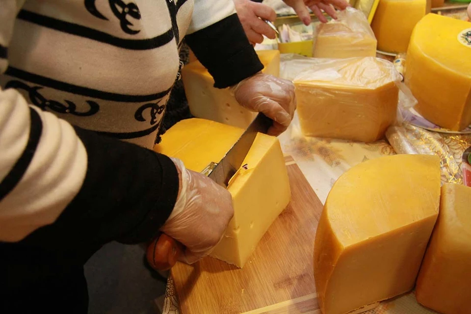 Сильно огромных запасов сыра на складах нет, но это даже хорошо - продукт не пропадает