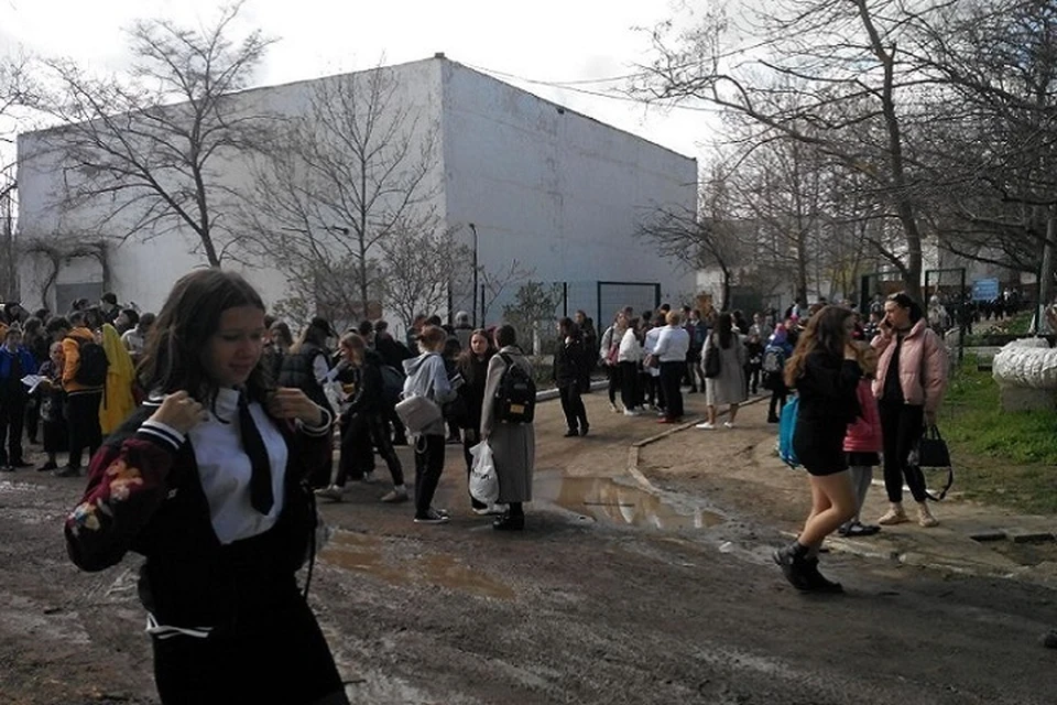 Занятия в школах Керчи отменяют девятый день подряд из-за эвакуации