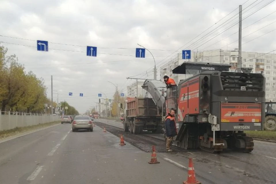 Работы на Ленинградском проспекте продолжаются и в выходные. ФОТО: читатель КП