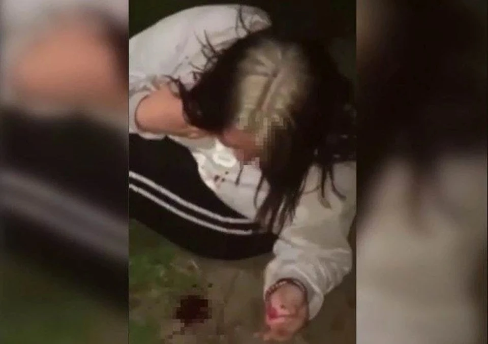После удара в голову у девушки хлынула кровь. Фото: принтскрин видео, социальные сети