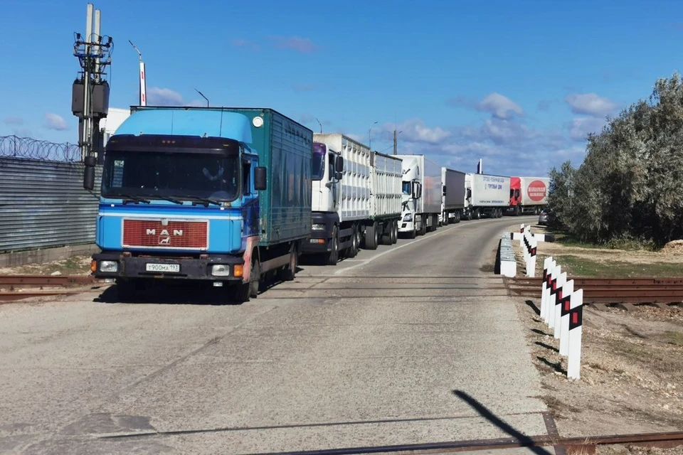 Движение грузовиков по Крымскому мосту запустят не ранее 1 декабря Фото: t.me/opershtab23