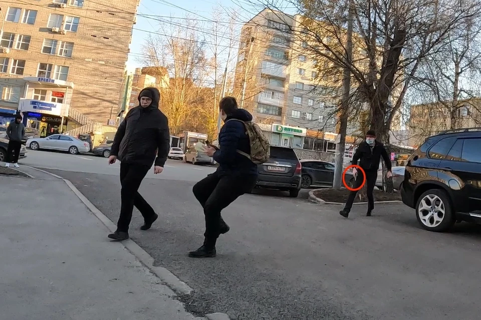 Мужчина выстрелил в пол. Фото: предоставлено «СтопХам Новосибирск»