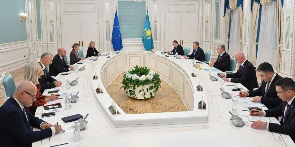 В Акорде прошли переговоры президента Казахстана Касым-Жомарта Токаева и главы Европейского Совета Шарля Мишеля.