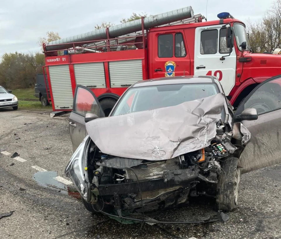 Автомобили получили серьезные повреждения.