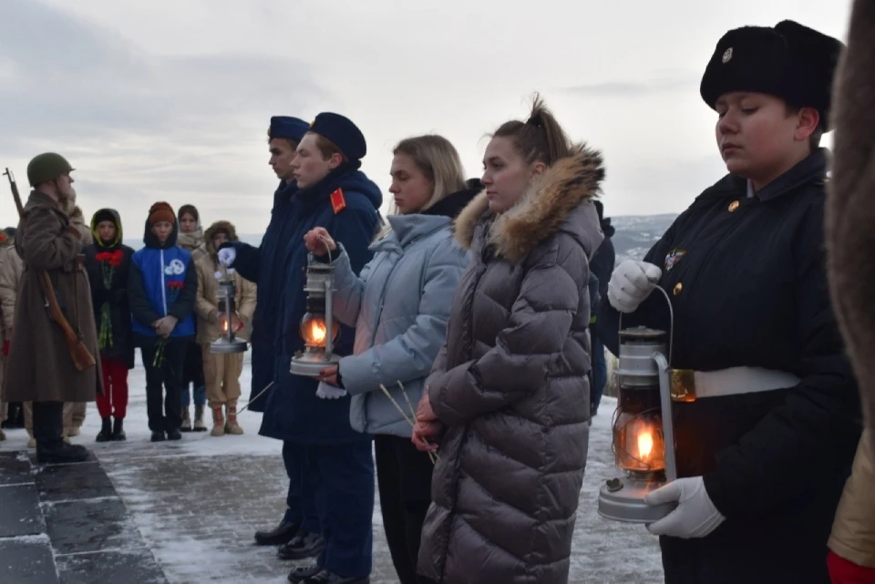Частицу Вечного огня уже доставили в Мурманскую область, создание картин начнется в 20.00 1 ноября. Фото: murmansk.aif.ru