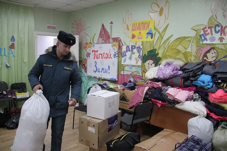 Пожарные Хабаровского края присоединились к сбору теплых вещей для нуждающихся