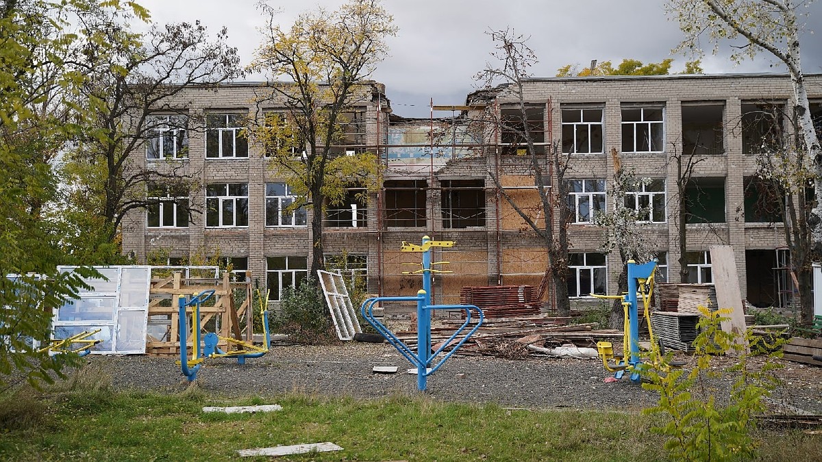 В Мариуполе восстановят школу №33, здание которой изначально планировали  демонтировать - KP.RU