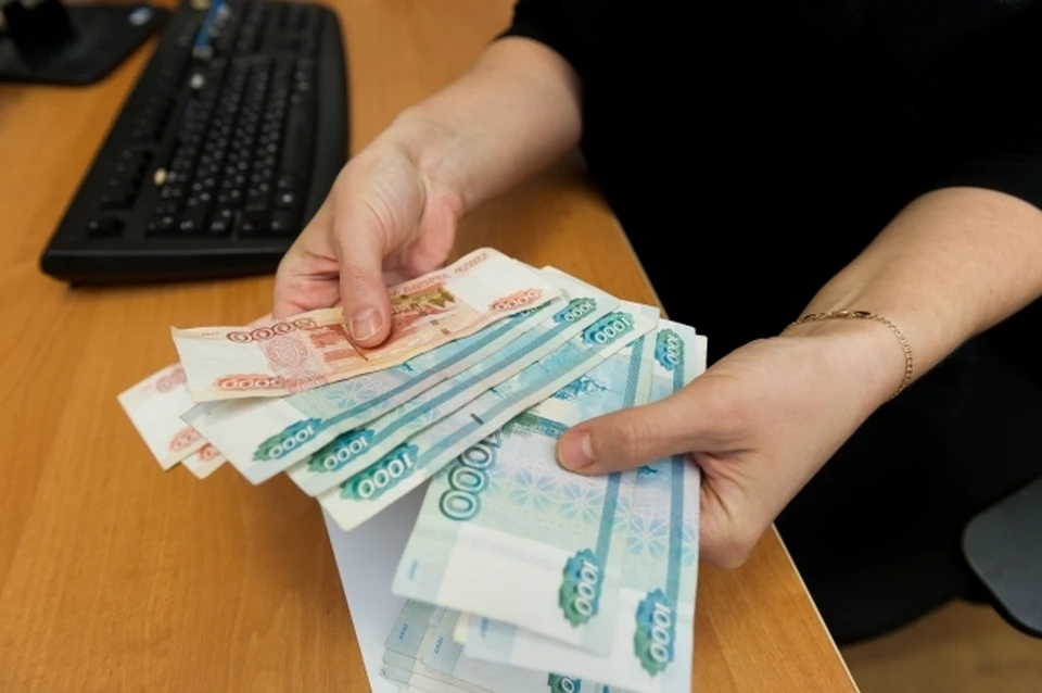 Всего в Казани числятся 36,9 тысячи работников муниципальных учреждений.