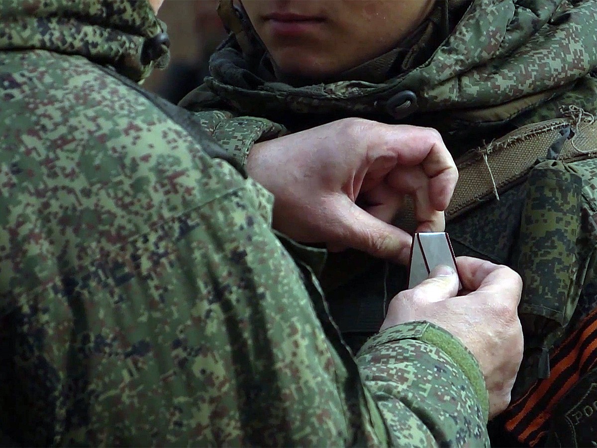 Видео награждения отличившихся на спецоперации военнослужащих Западного  военного округа опубликовало Минобороны России - KP.RU