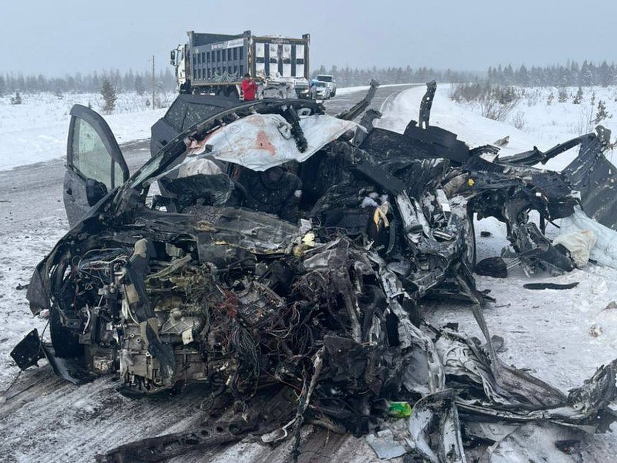 Груда металла и погибший водитель. В Якутии легковушка попала в жесточайшее  ДТП с грузовиком и джипом - KP.RU