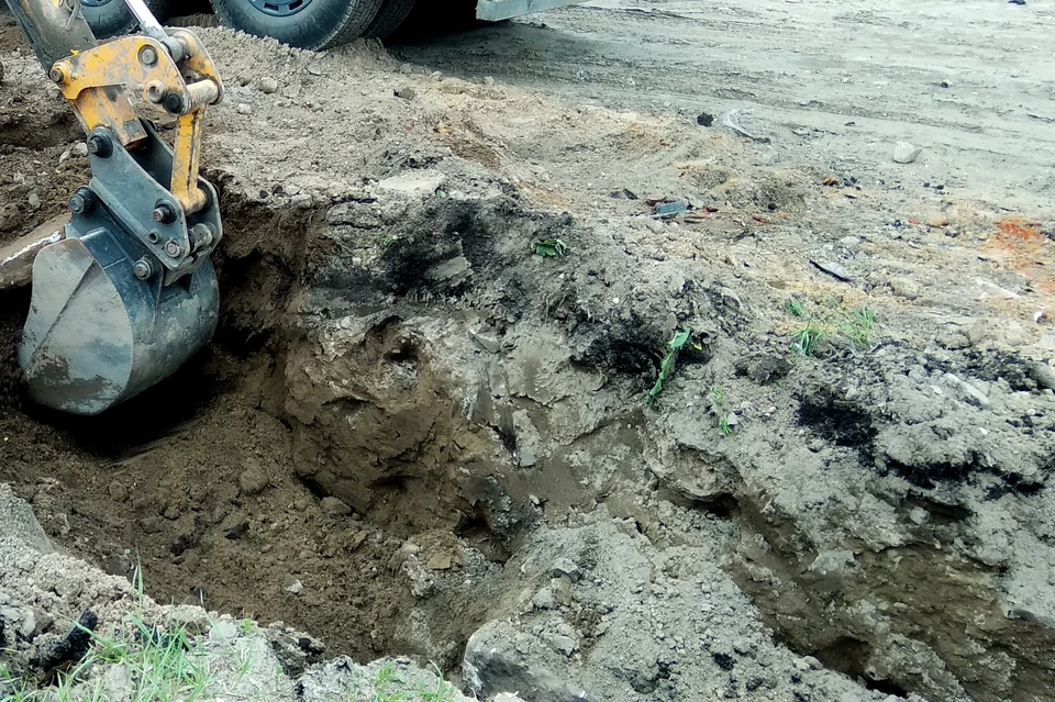 Завалило землей. Засыпало в траншее человека в Липецке. Траншея в суглинках