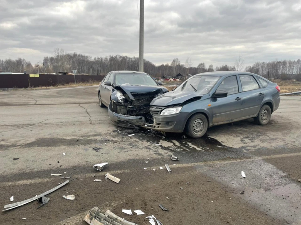 В Асиновском районе пенсионер на "Ладе" получил травмы в столкновении с Nissan. Фото: пресс-служба УМВД по Томской области