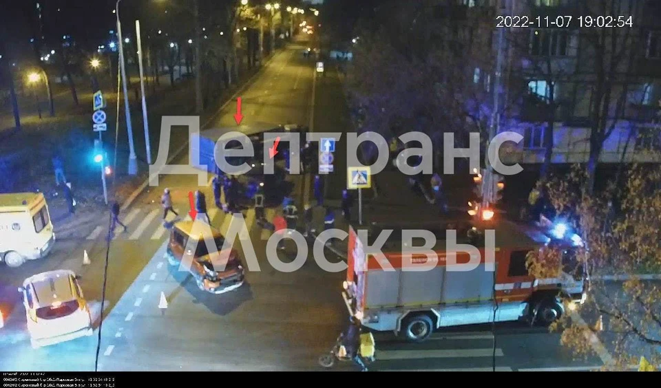 Столкновение трёх автомобилей произошло на 5-ой Парковой улице в Москве