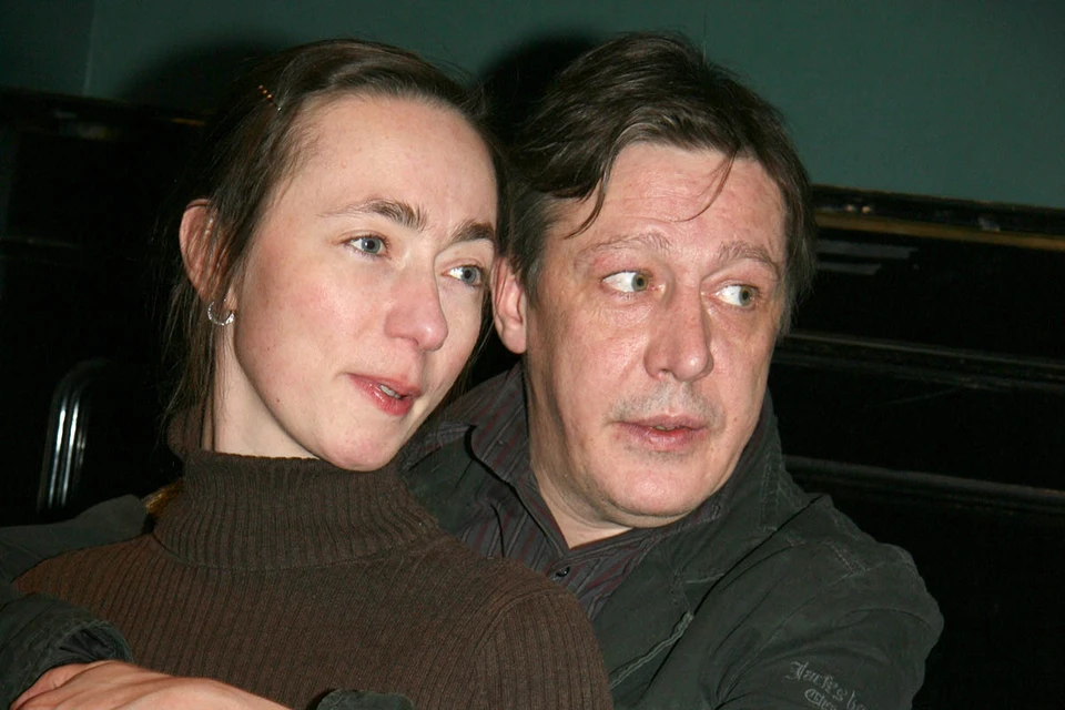 Михаил Ефремов с женой Софьей. Супруга навещает актера в колонии, отправляет посылки.