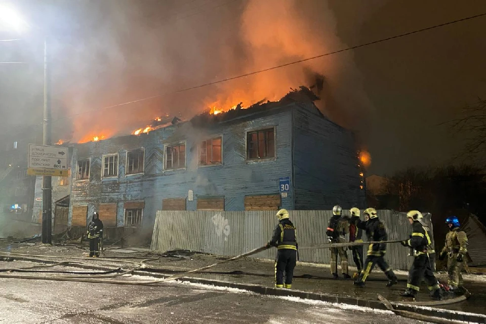 В 15.55 пожар ликвидирован. Фото: МЧС Мурманской области