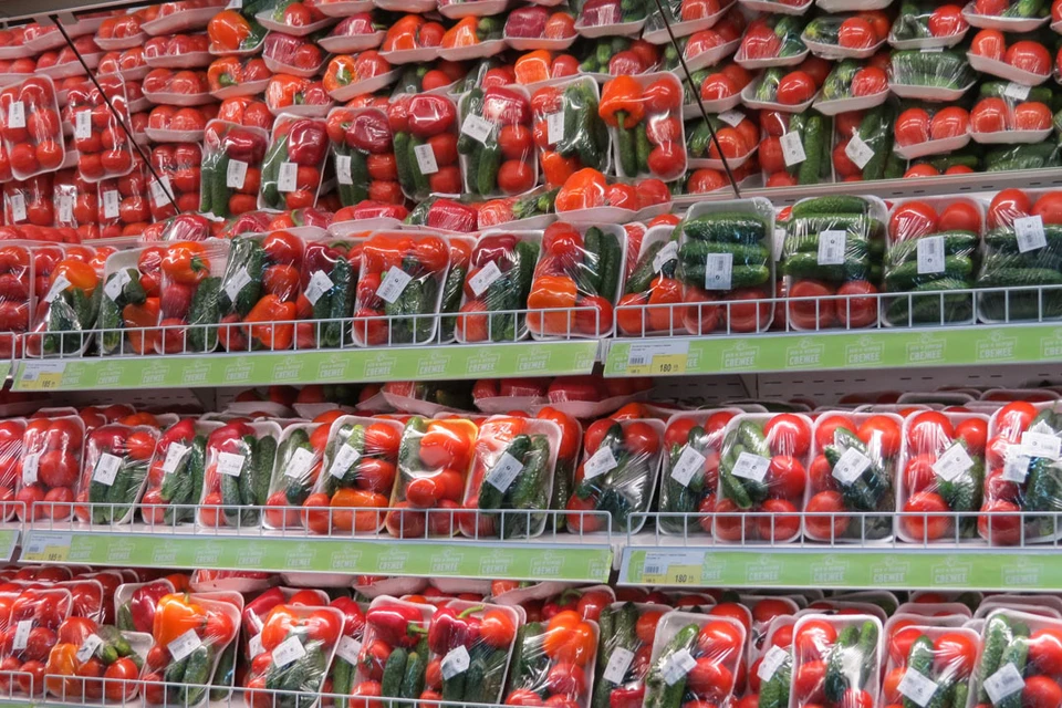 В Тюмени воришка пытался выкатить из гипермаркета тележку с продуктами и бытовой химией