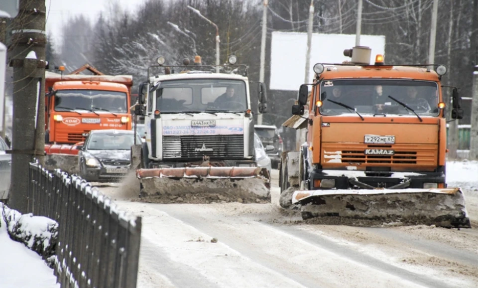 Смоленские дорожники подготовили 90 единиц техники для уборки снега зимой. Фото: пресс-служба администрации города.