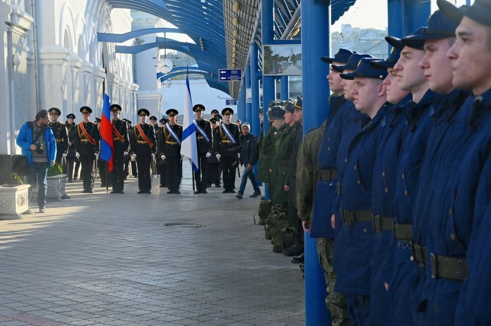 Призывники едут в Москву, Тамбов, Ростов получать военную специальность. Фото: Правительство Севастополя.