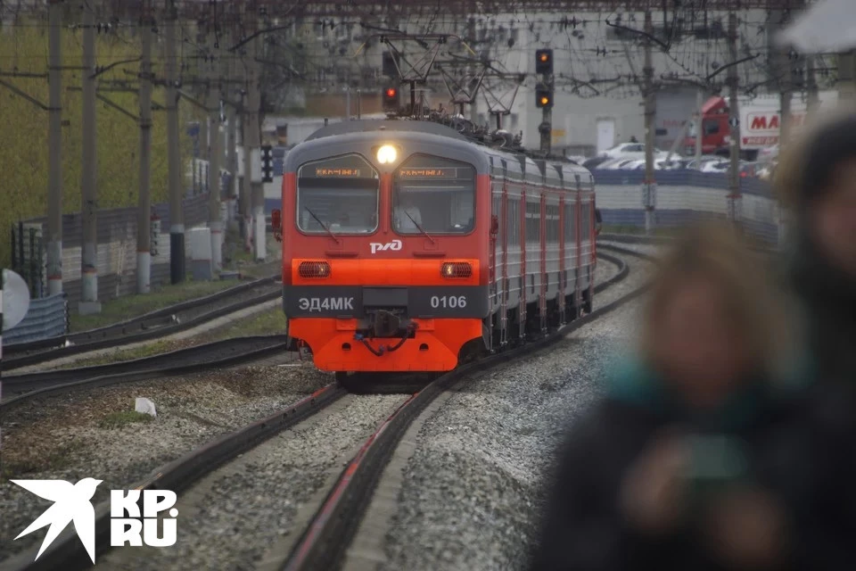 Телефон юноша украл в поезде «Симферополь – Санкт- Петербург».