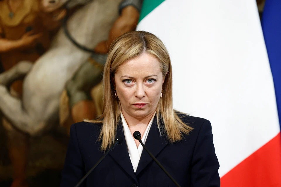 Премьер Италии Мелони обвинила лидера Франции Макрона в предательстве из-за ситуации с мигрантами
