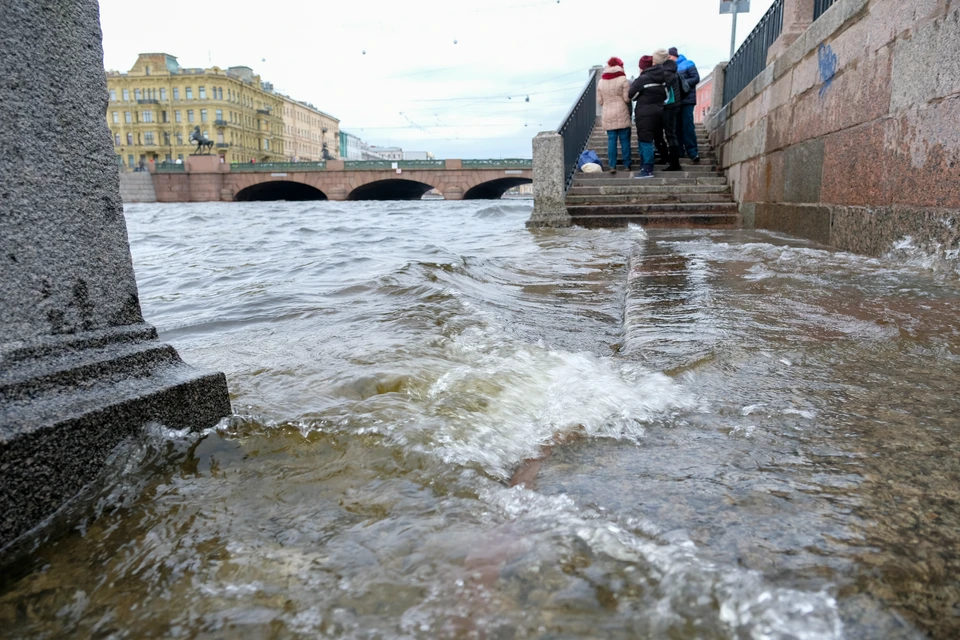 Осадка в санкт петербурге. Наводнение на Неве в Санкт-Петербурге. Наводнение в Санкт-Петербурге 2021. Нагонные наводнения в Санкт-Петербурге. Река Нева наводнение.