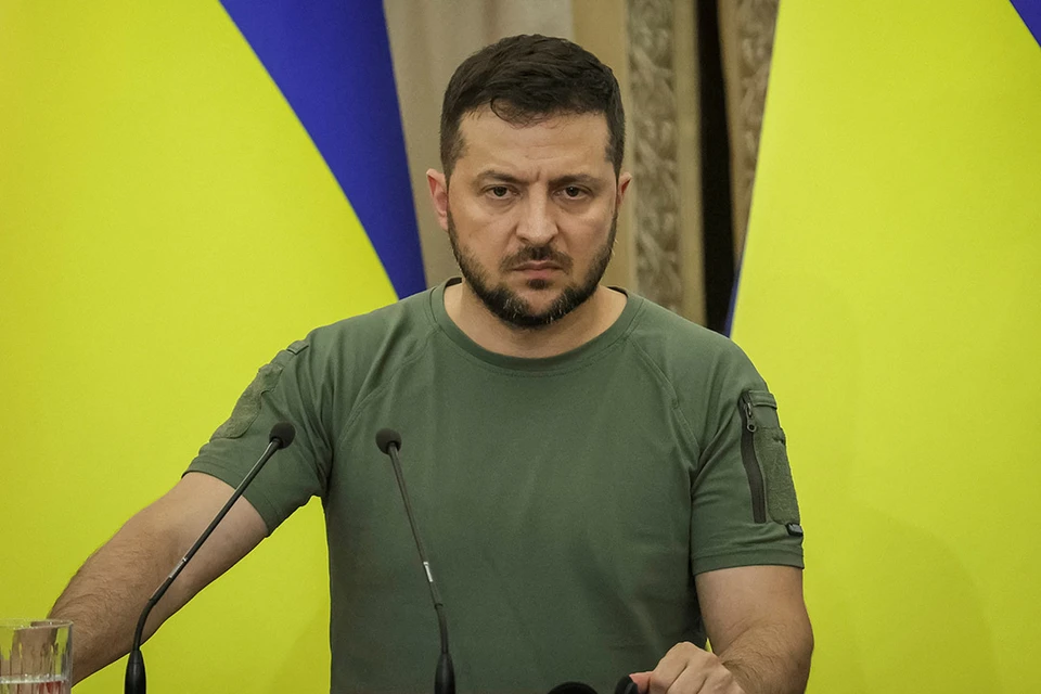 Введенный Зеленским запрет на перемещение мужчин подрывает боевой дух украинцев, пишет FP.