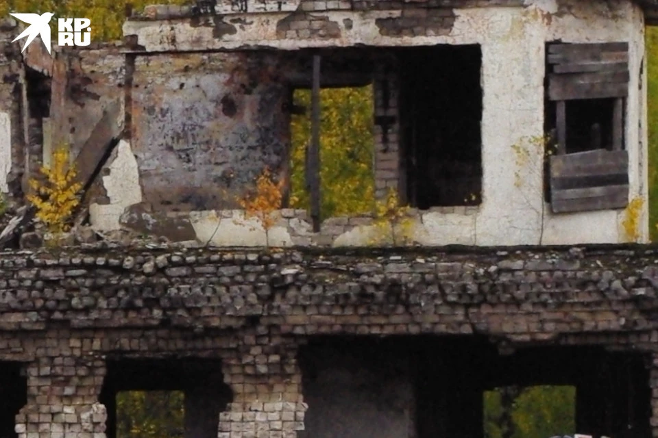 Принято решение закрыть доступ в опасное здание старого дома культуры.