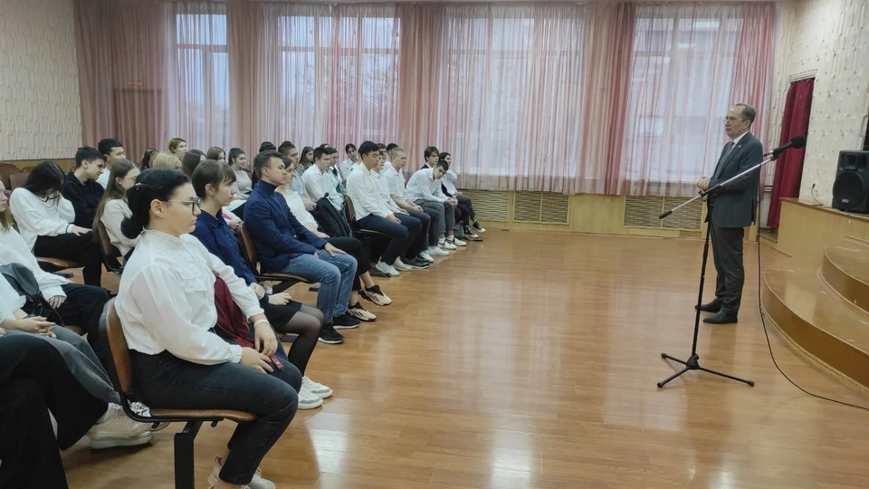 Председатель Городской Думы Игорь Седов провёл «Разговоры о важном» для учеников школы №33