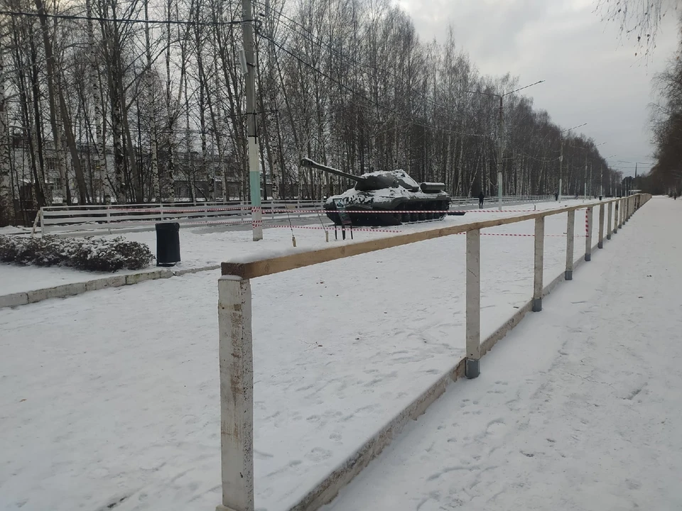 В парке Кирова огородили место под каток. Фото: Оксана Мымрина