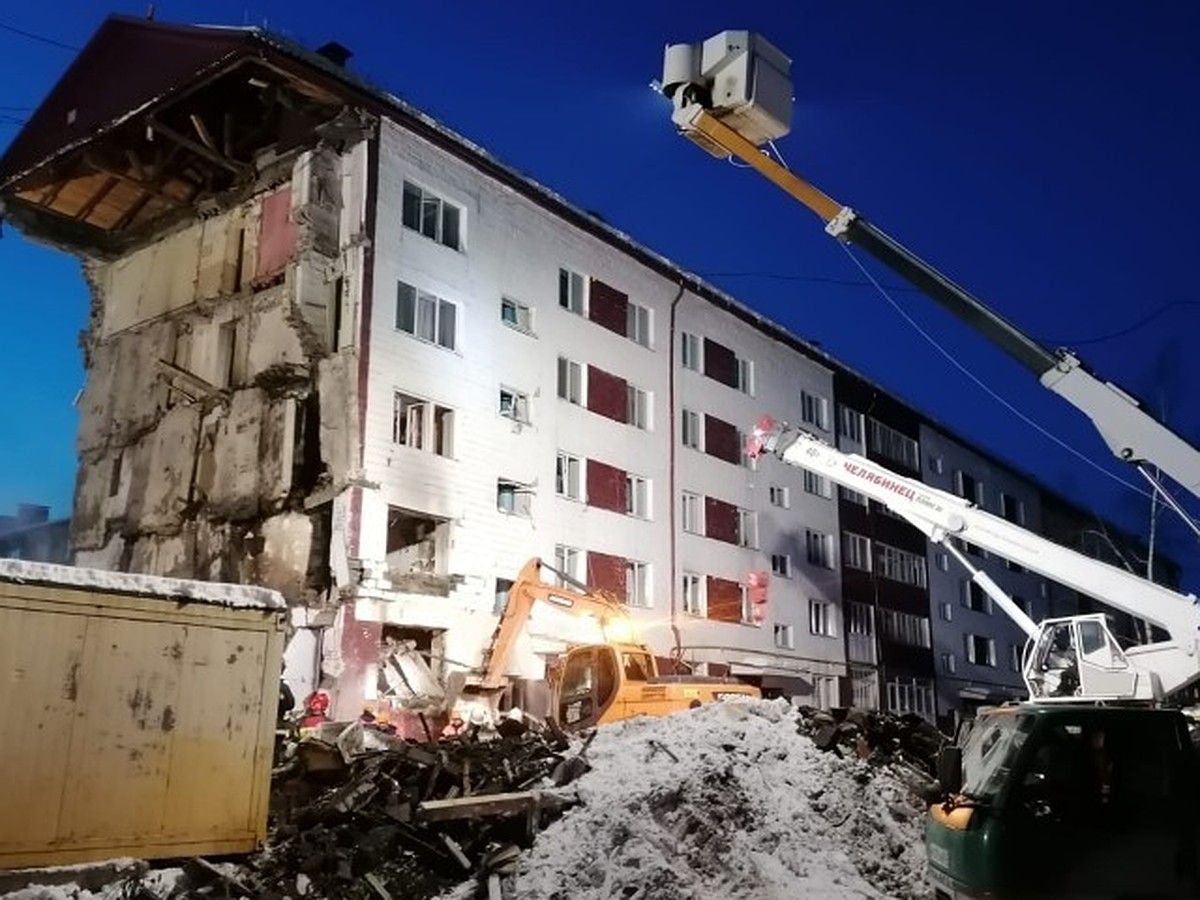 «Пахло газом уже два дня»: жители взорвавшейся пятиэтажки на Сахалине  жаловались на запах службам, но безрезультатно - KP.RU