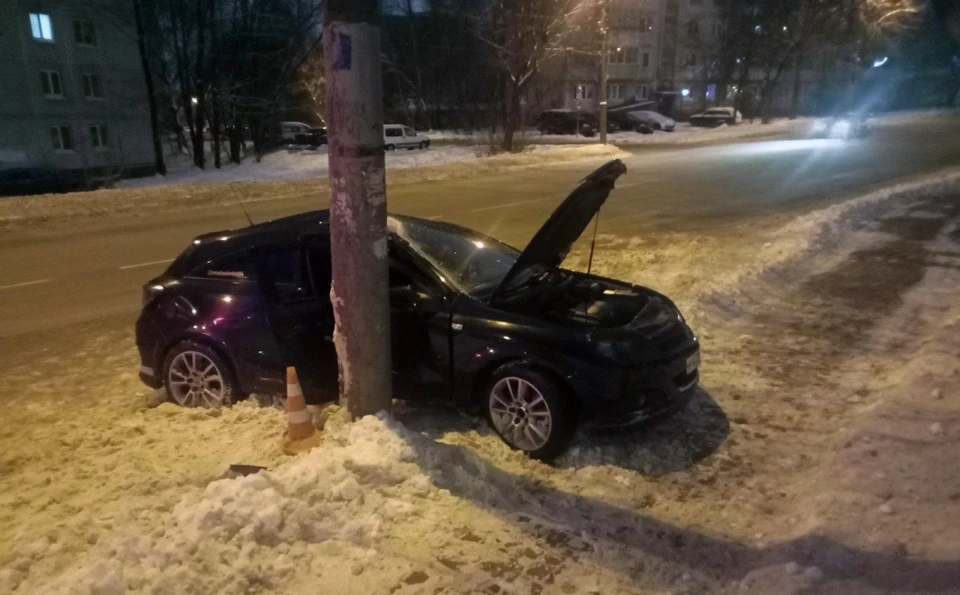Различные травмы получил сам виновник и его 22-летний пассажир.