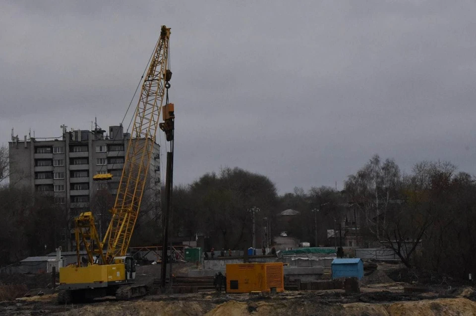 В Ульяновске на новом мосту через Свиягу забетонировали 6 буронабивных свай из 20