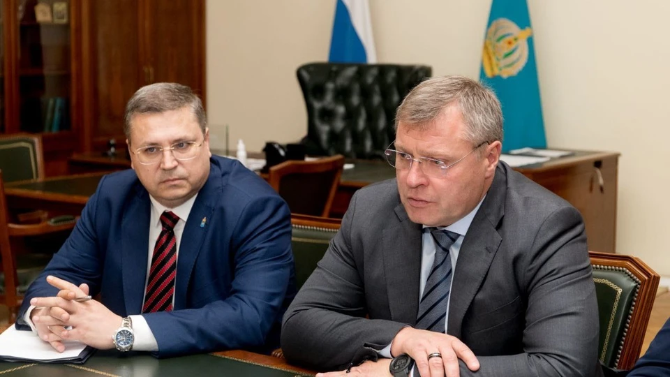 Игорь Бабушкин поздравил Генерального консула со вступлением в эту должность, а также предал через него поздравления президенту РК Касыму Жомарту Токаеву с победой на внеочередных президентских выборах.
